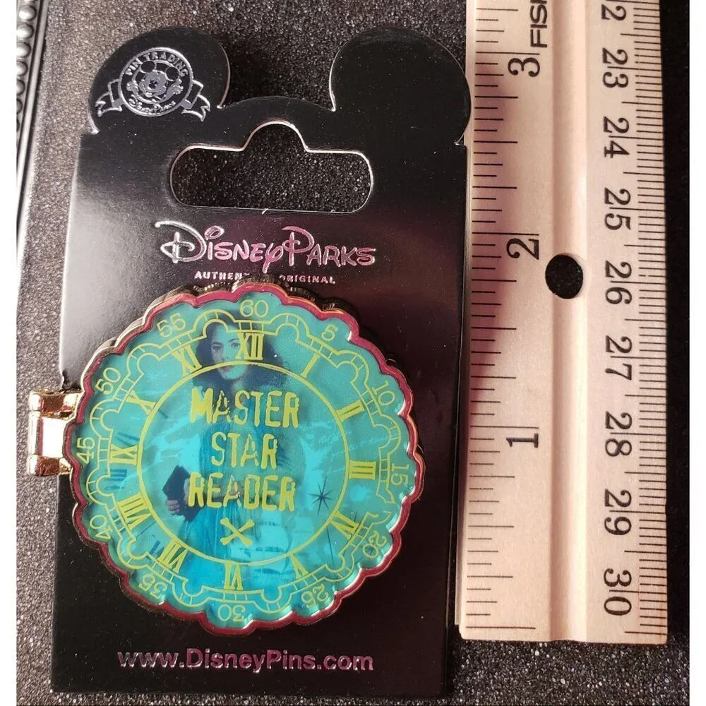 Disney Pirates Caribbean Trading Pin Master Star Reader Lapel Pin Brooch Jewelry